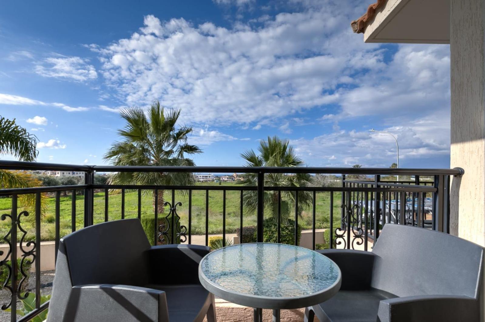 Sunny View - A Stunning Apartment With Private Rooftop パ フォス エクステリア 写真